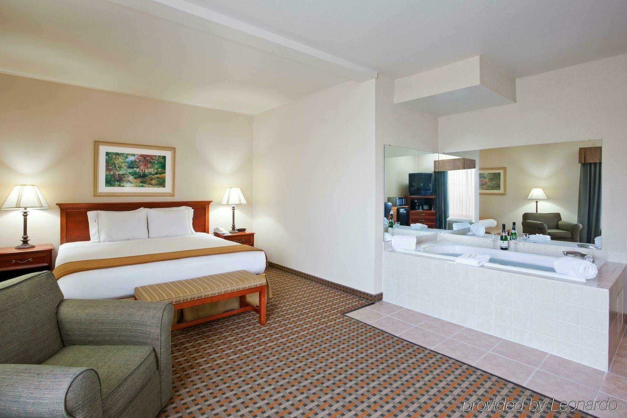 Express & Columbus Southeast By Ihg Hotel Groveport
