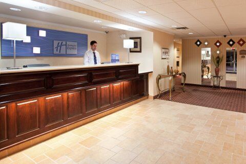 Express & Columbus Southeast By Ihg Hotel 2*