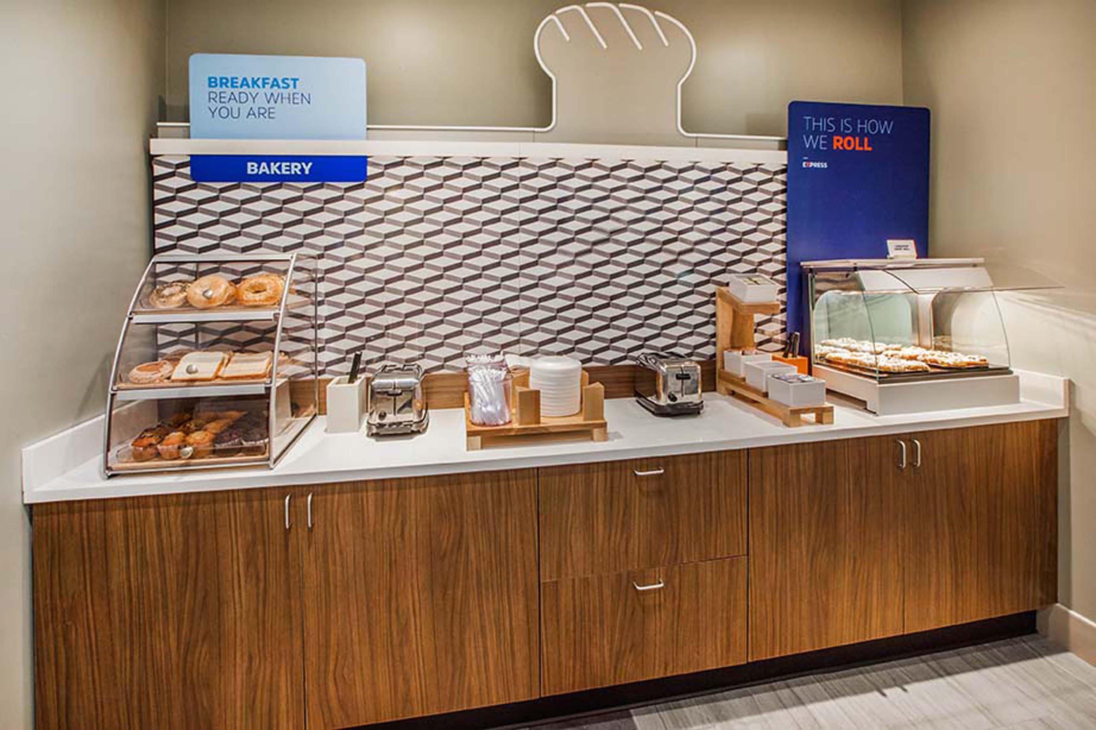 Express & Columbus Southeast By Ihg Hotel